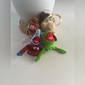 Muppets-Finger- Kermit, Miss Piggy, Gonzo, and Fozzie